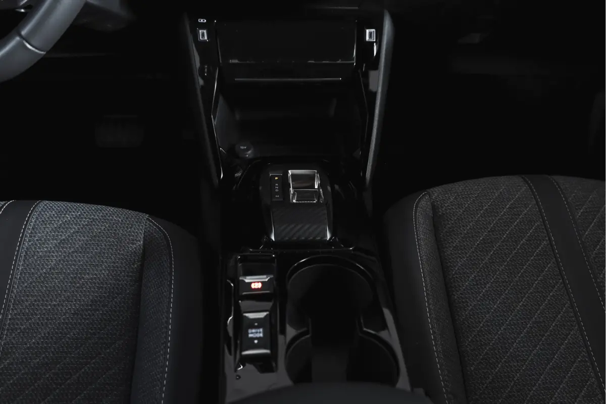 1.2 PureTech 130 PK Allure - Automaat | Dig. Cockpit | Adapt. Cruise | Stoelverw. | PDC | Camera | App. Connect | ECC | LM 17" |