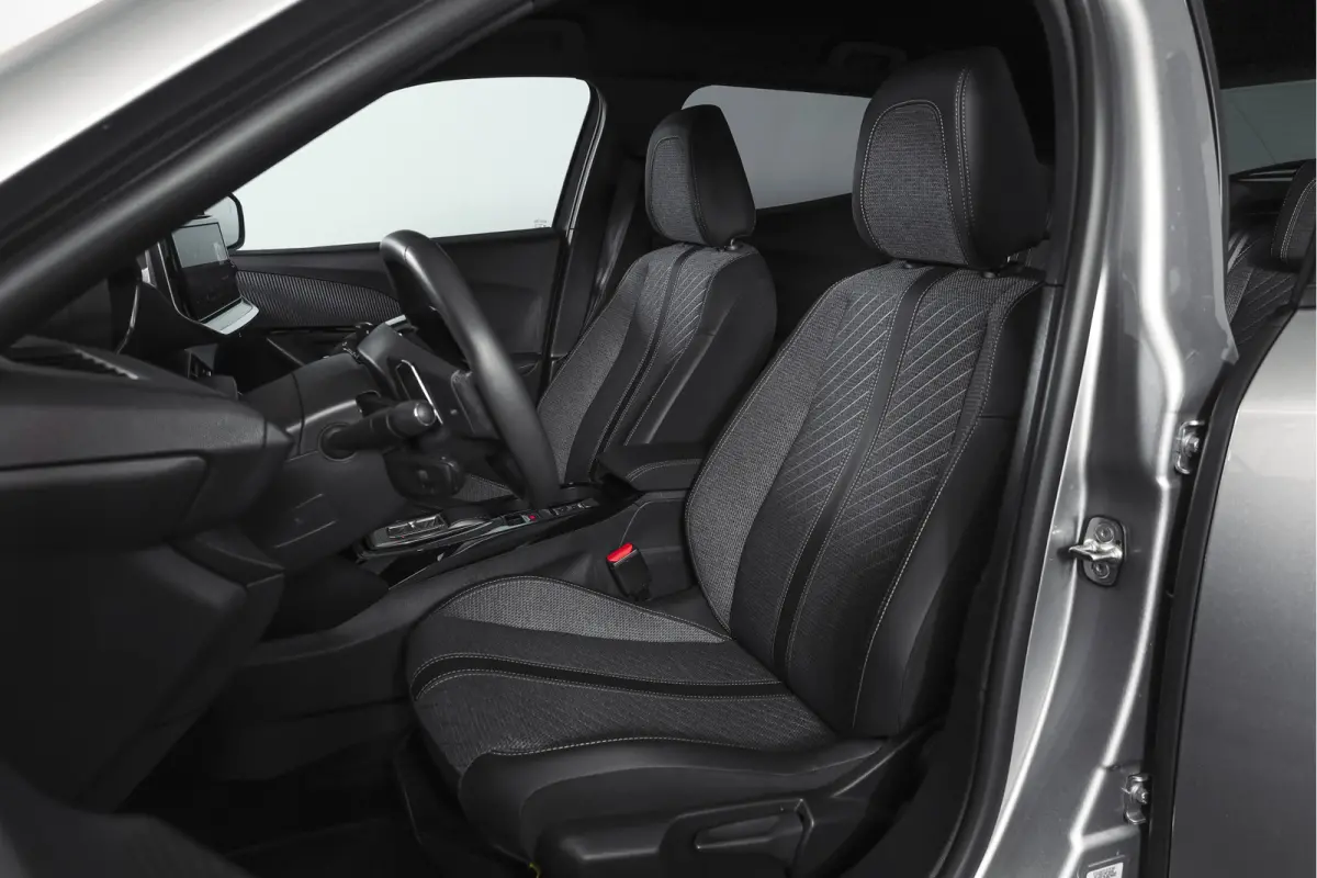 1.2 PureTech 130 PK Allure - Automaat | Dig. Cockpit | Adapt. Cruise | Stoelverw. | PDC | Camera | App. Connect | ECC | LM 17" |