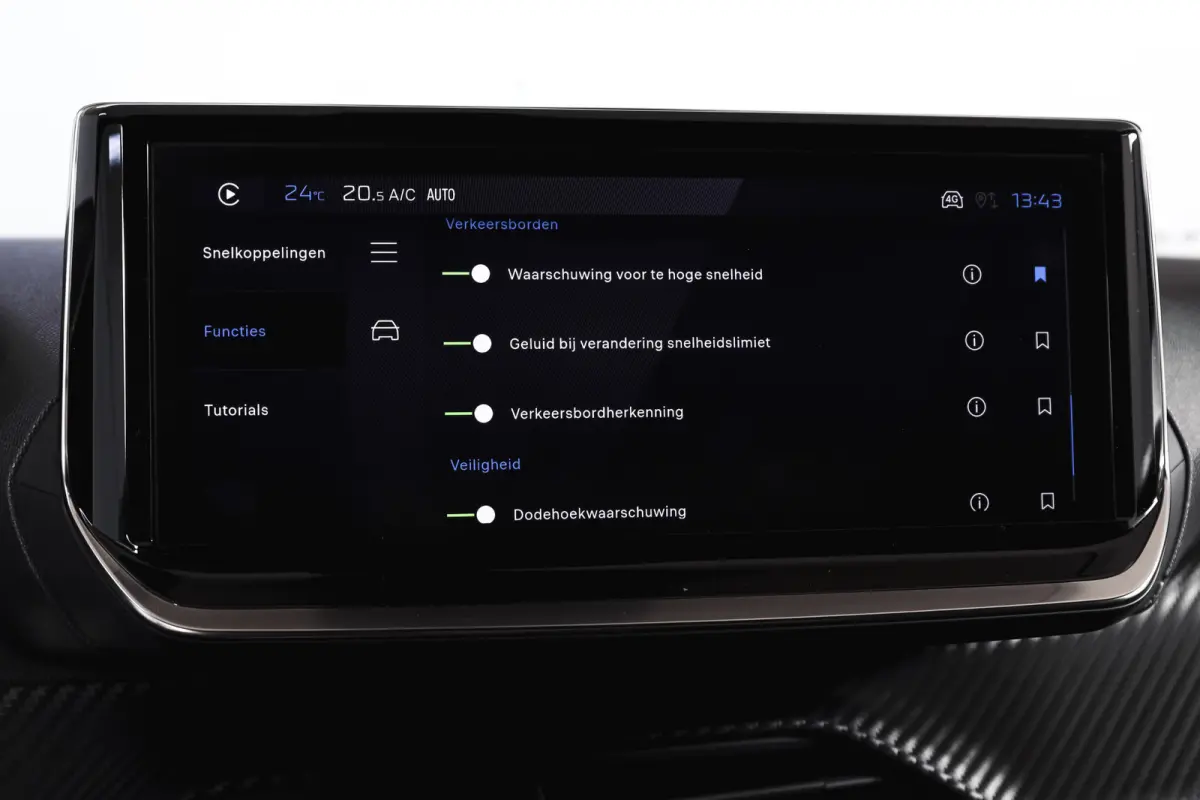1.2 PureTech 130 PK Allure - Automaat | Dig. Cockpit | Adapt. Cruise | Stoelverw. | PDC | Camera | App. Connect | ECC | LM 17" |