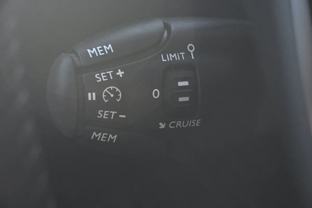 1.2 Hybrid 145 Style | Navigatie by App | Parkeersensoren | Full-LED | Cruise Control | !!