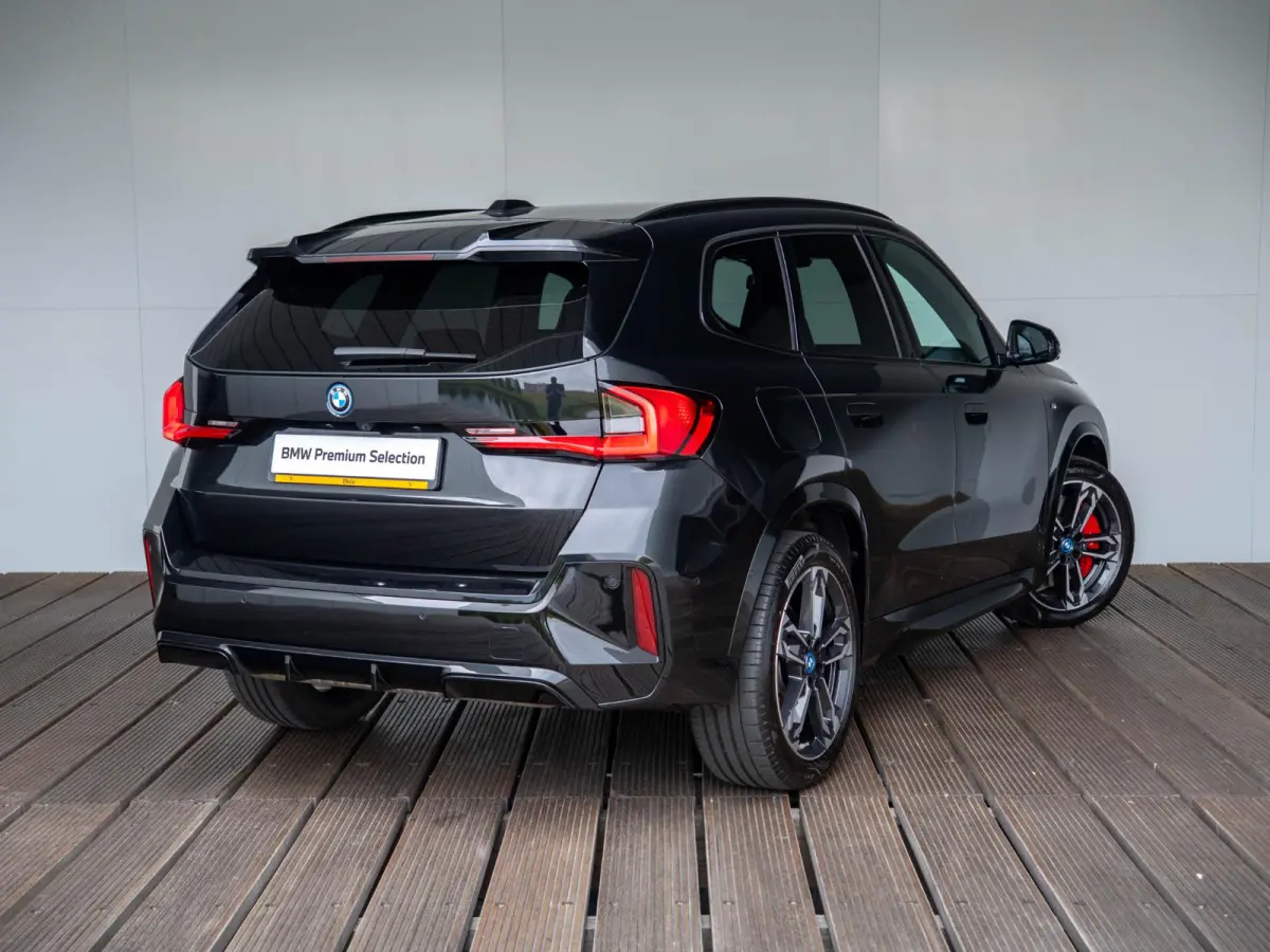 xDrive25e | M Sportpakket Pro | Innovation Pack | Comfort Access | Head-Up Display | Parking Assistant Plus | Isofix | 19''