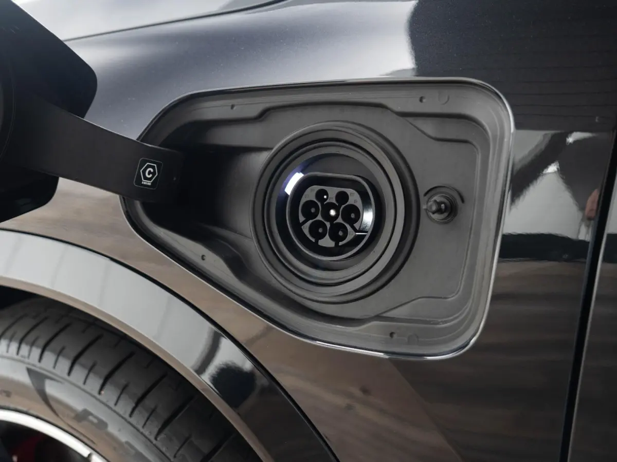xDrive25e SoH 100% | M Sportpakket Pro | Innovation Pack | Comfort Access | Head-Up Display | Parking Assistant Plus | Isofix | 19''