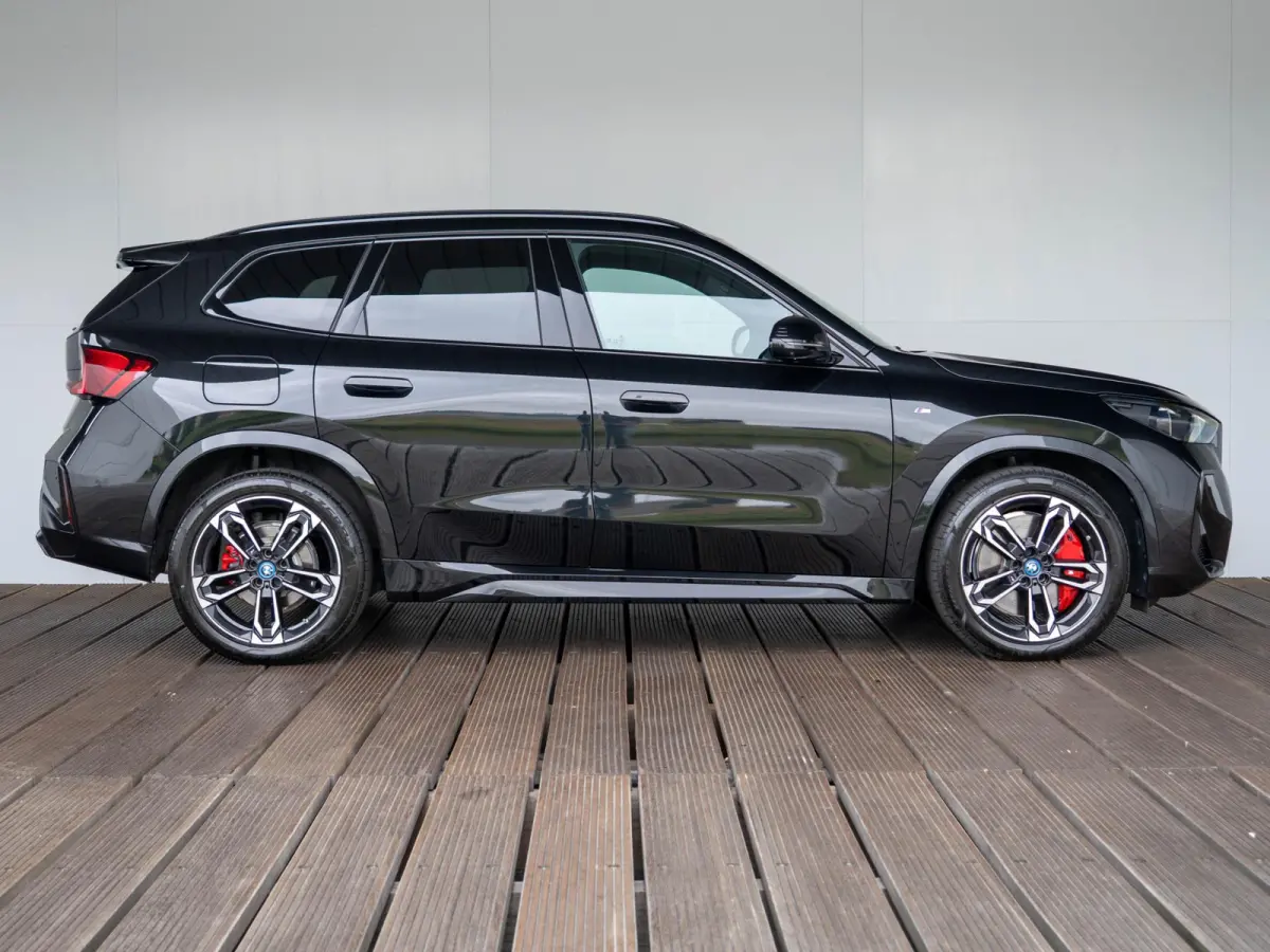 xDrive25e | M Sportpakket Pro | Innovation Pack | Comfort Access | Head-Up Display | Parking Assistant Plus | Isofix | 19''
