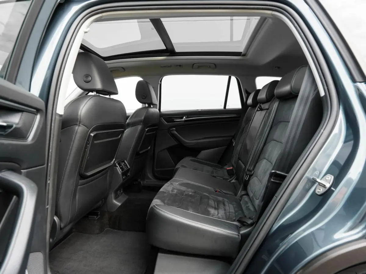 2.0 TSI DSG 180pk 4x4 Style Business Automaat | ECC | Carplay | Panoramadak | Trekhaak