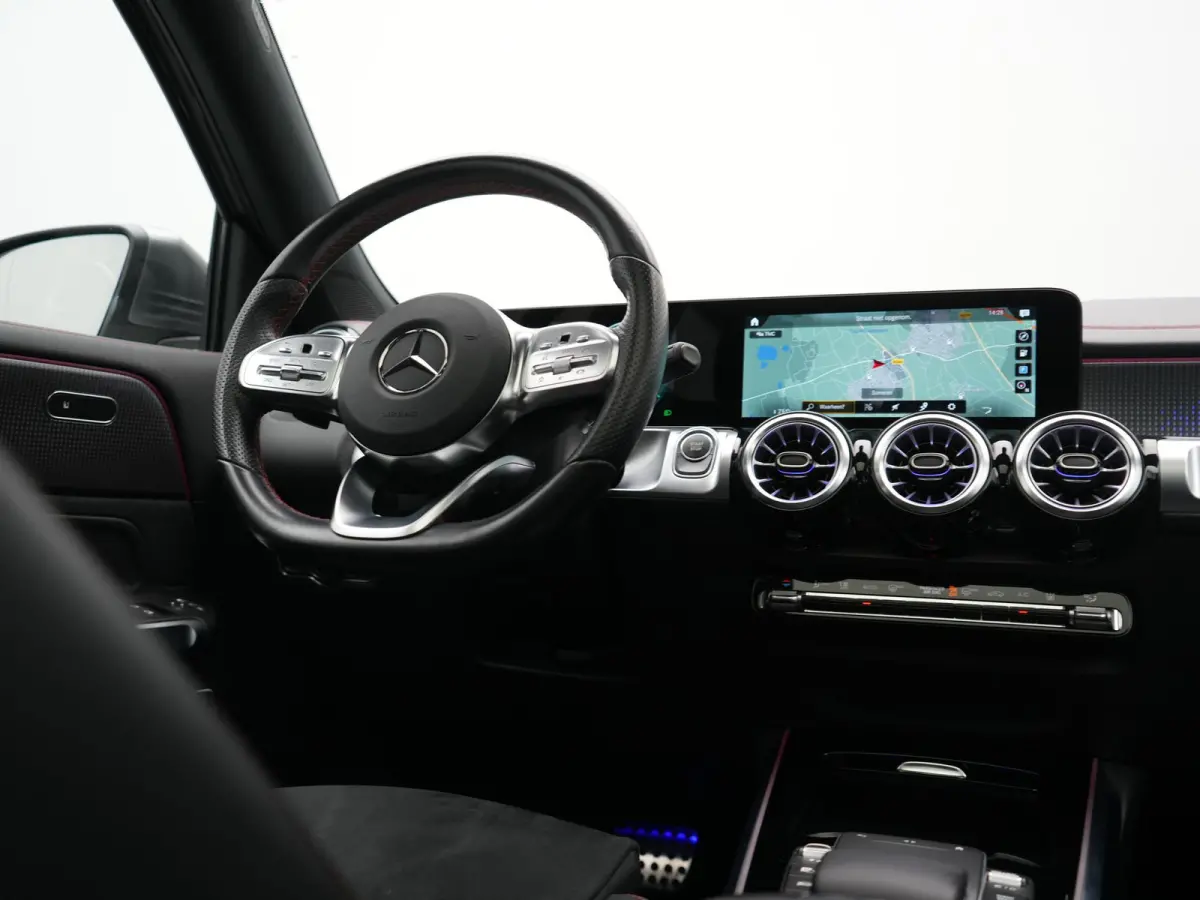 350 4MATIC AMG Line 70 kWh 293pk Dealer O.H | Panodak | Camera | Alcantara Sportstoelen Verwarmd | Cruise Control | Apple Carplay | Virtual | Navigatie | DAB | 18"L.M |