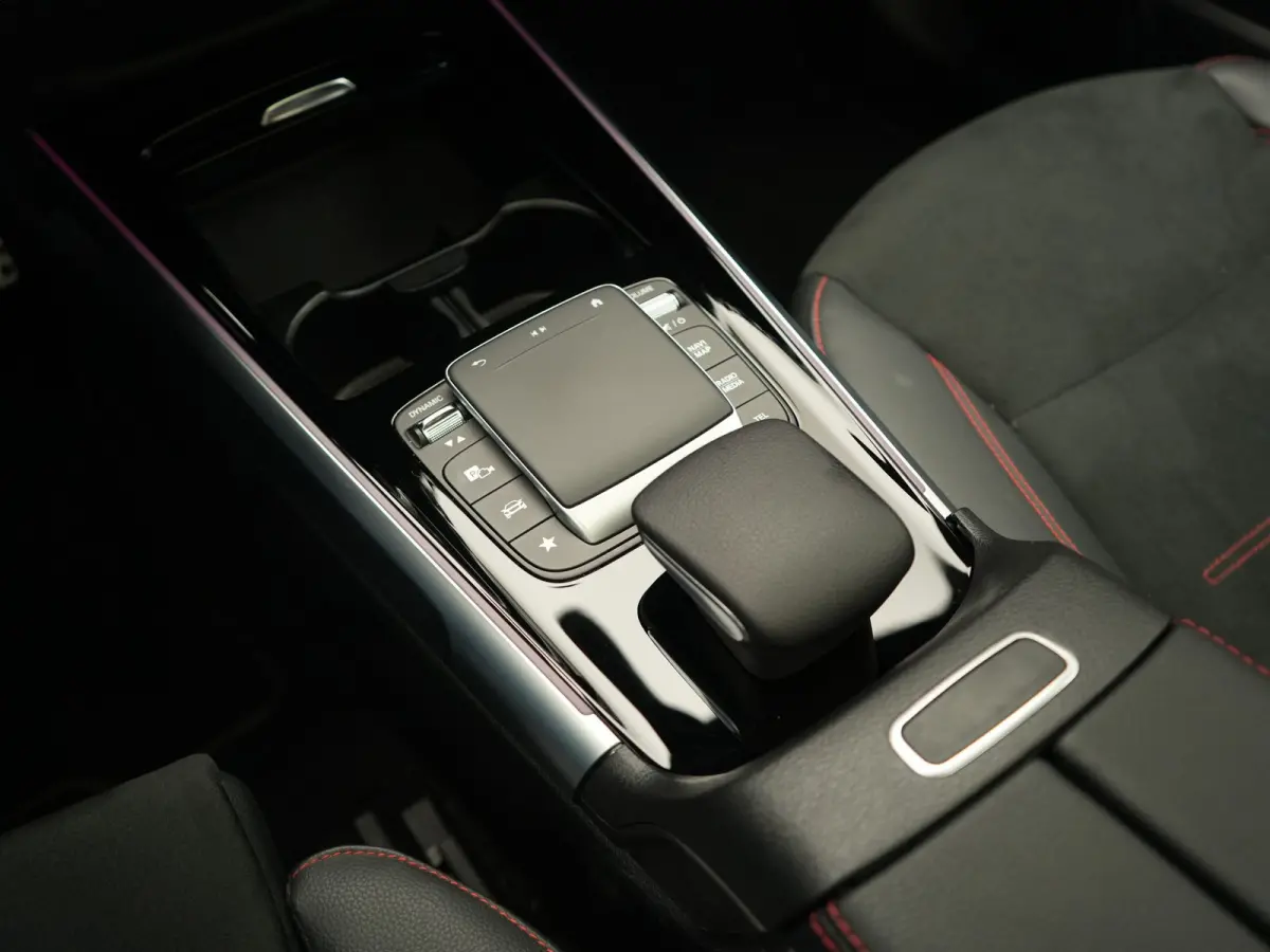 350 4MATIC AMG Line 70 kWh 293pk Dealer O.H | Panodak | Camera | Alcantara Sportstoelen Verwarmd | Cruise Control | Apple Carplay | Virtual | Navigatie | DAB | 18"L.M |