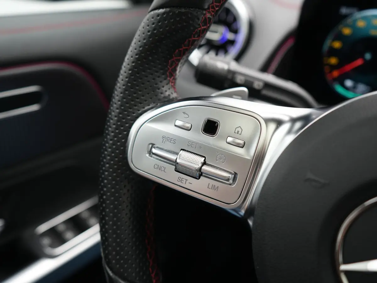 350 4MATIC AMG Line 70 kWh 293pk Dealer O.H | Panodak | Camera | Alcantara Sportstoelen Verwarmd | Cruise Control | Apple Carplay | Virtual | Navigatie | DAB | 18"L.M |