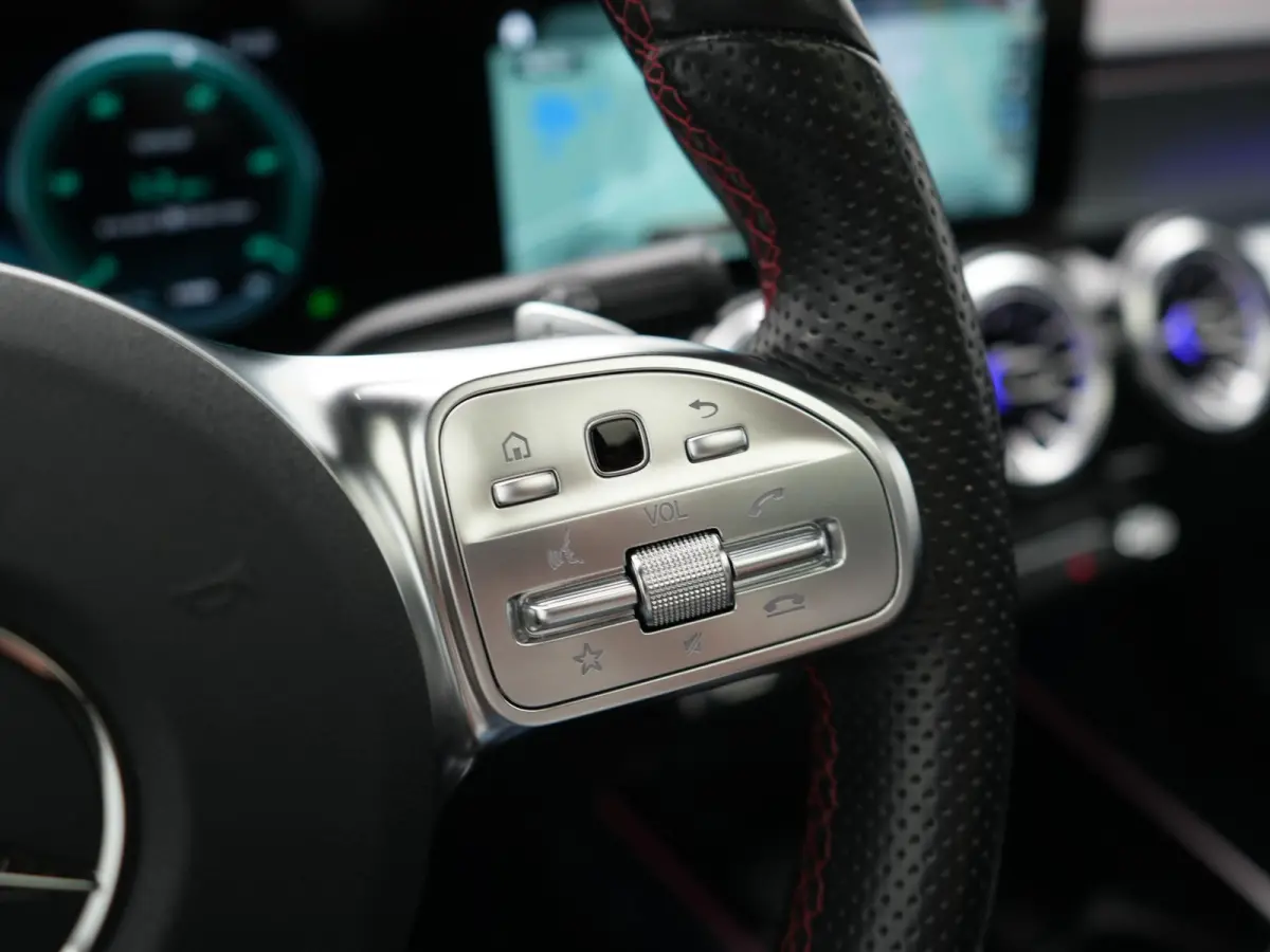 350 4MATIC AMG Line 70 kWh 293pk Dealer O.H | Panodak | Camera | Alcantara Sportstoelen Verwarmd | Cruise Control | Apple Carplay | Virtual | Navigatie | DAB | 18"L.M |