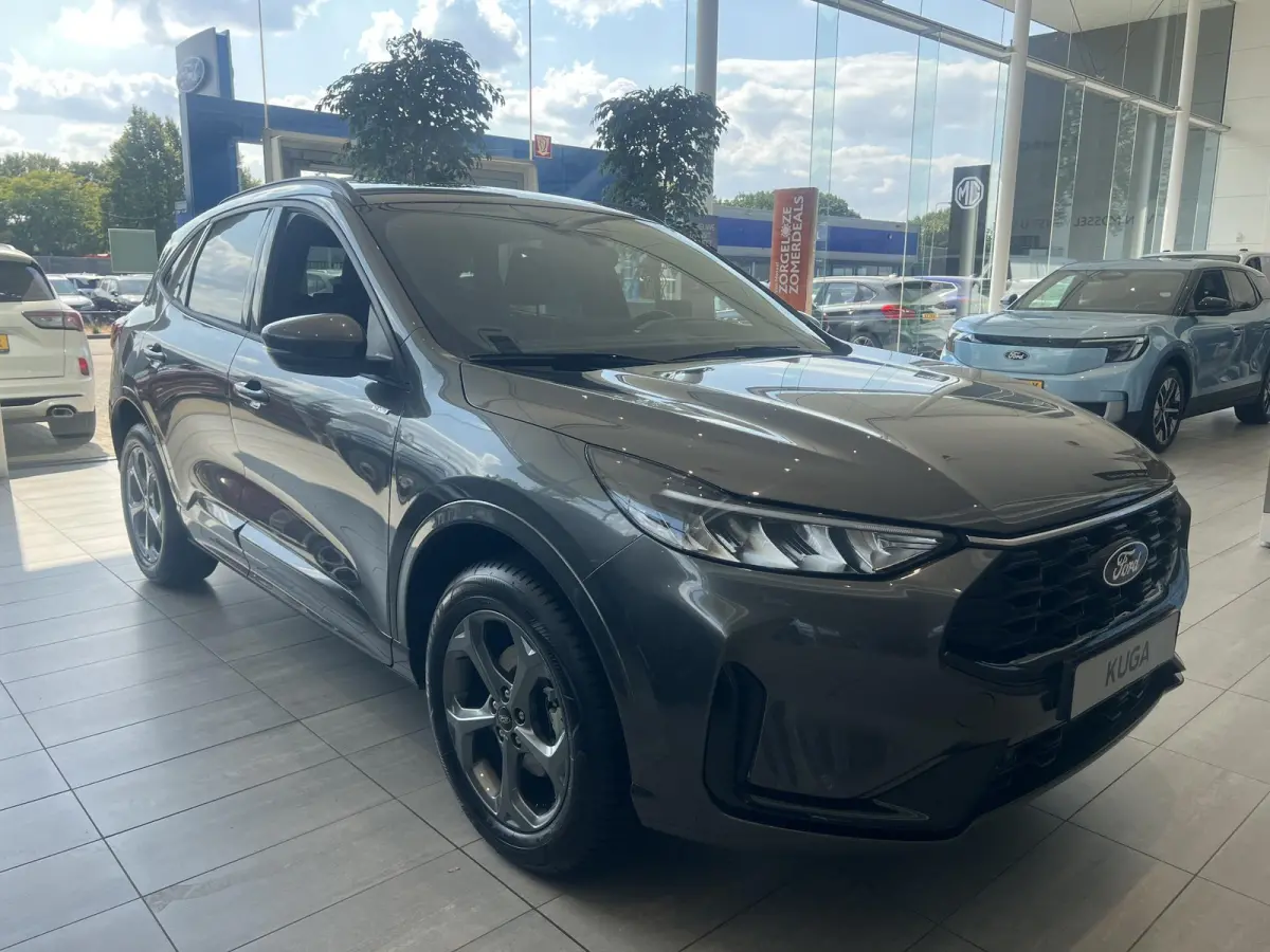 2.5 PHEV ST-Line | Elek. trekhaak | Stoel/stuur voorruitverwarming | Dodehoekdetectie |  All season banden