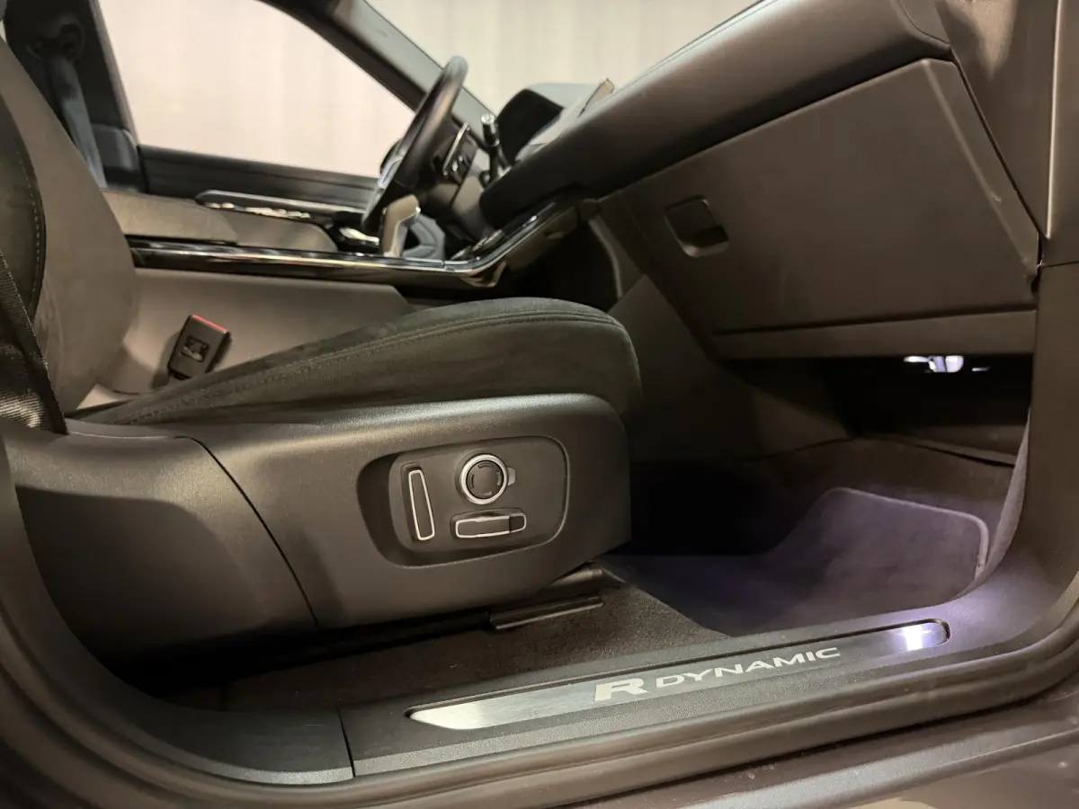 1.5 P300e AWD R-Dynamic HSE 20"/Stoel + stuur + voorruitverwarming/Memorystoel/Meridian/Dodehoek/Keyless/Camera/Apple Carplay & Android Auto