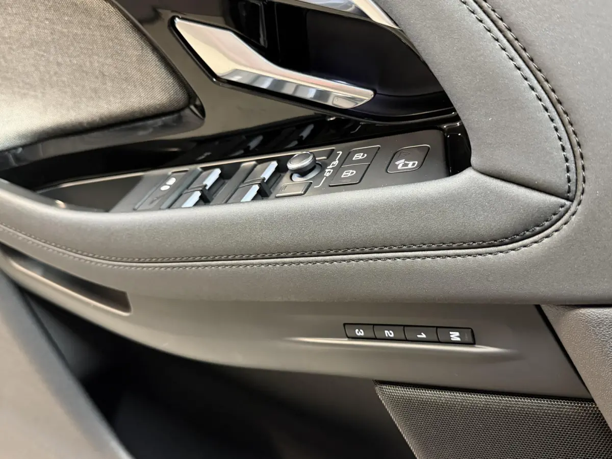 1.5 P300e AWD R-Dynamic HSE 20"/Stoel + stuur + voorruitverwarming/Memorystoel/Meridian/Dodehoek/Keyless/Camera/Apple Carplay & Android Auto