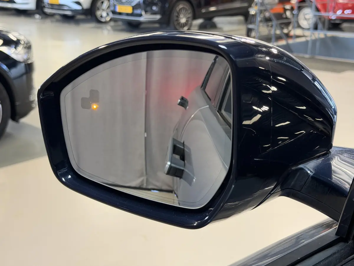 1.5 P300e AWD R-Dynamic HSE 20"/Stoel + stuur + voorruitverwarming/Memorystoel/Meridian/Dodehoek/Keyless/Camera/Apple Carplay & Android Auto
