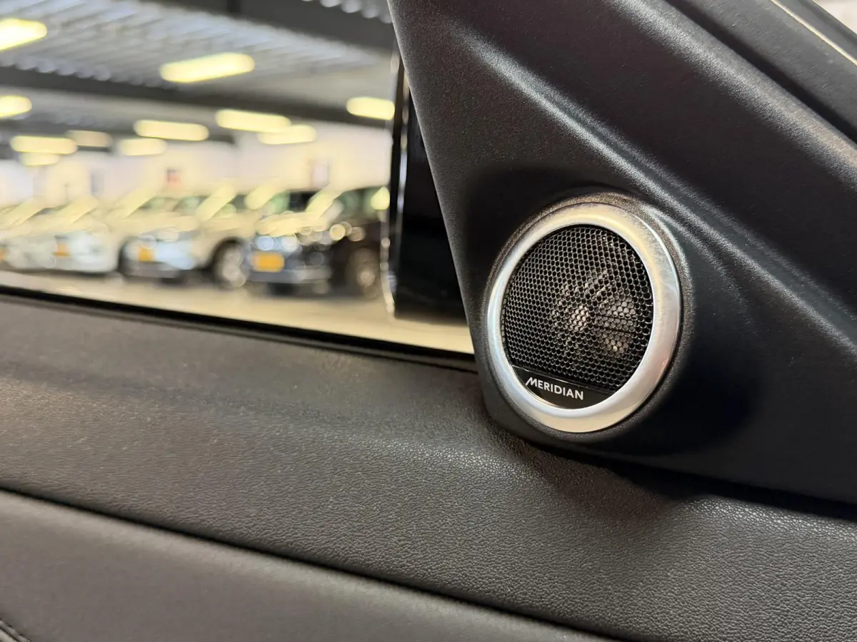 1.5 P300e AWD R-Dynamic HSE 20"/Stoel + stuur + voorruitverwarming/Memorystoel/Meridian/Dodehoek/Keyless/Camera/Apple Carplay & Android Auto