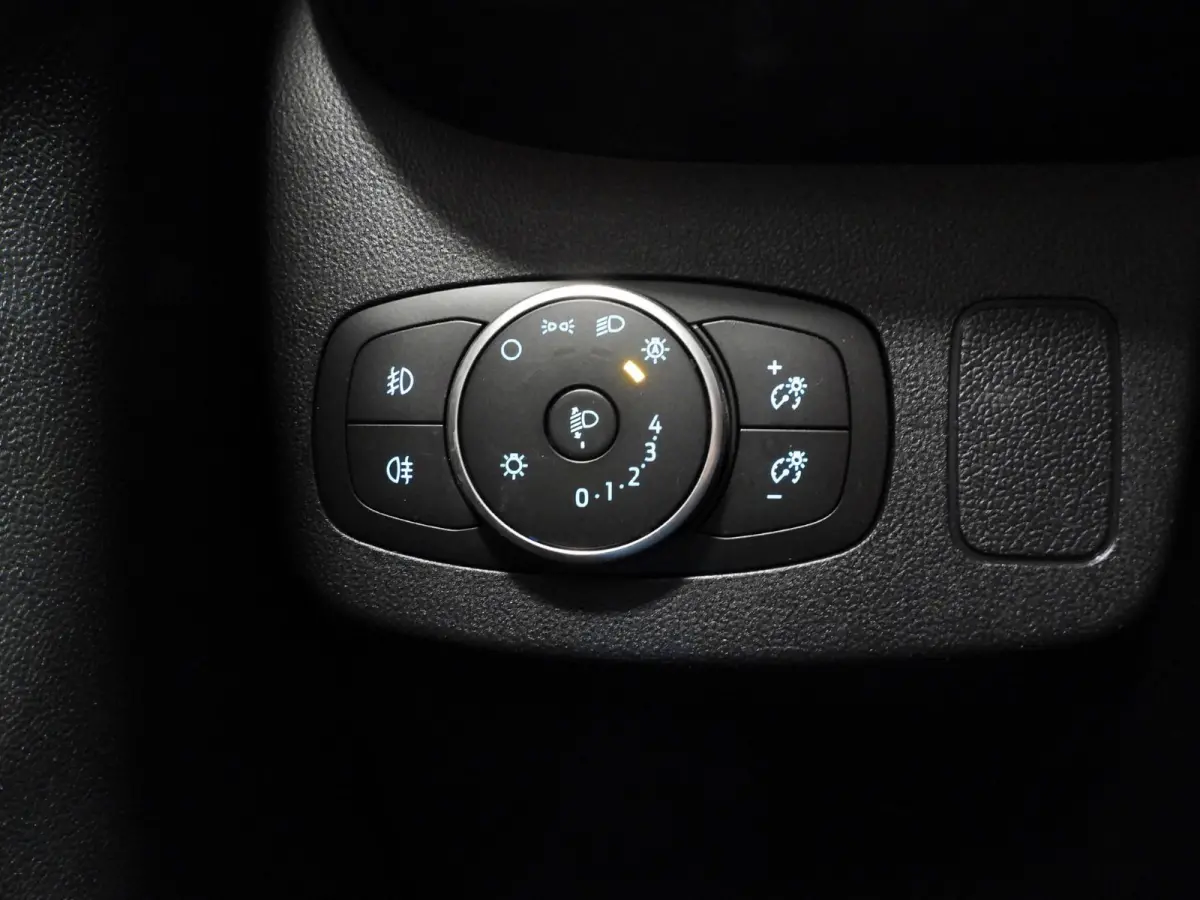 1.0 EcoBoost Titanium LMV 17''/apple carplay