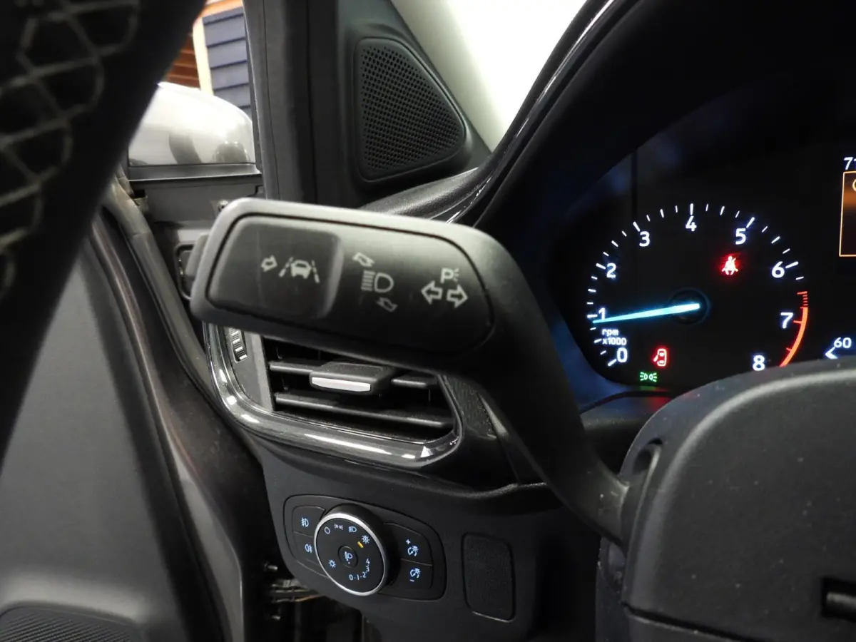 1.0 EcoBoost Titanium LMV 17''/apple carplay