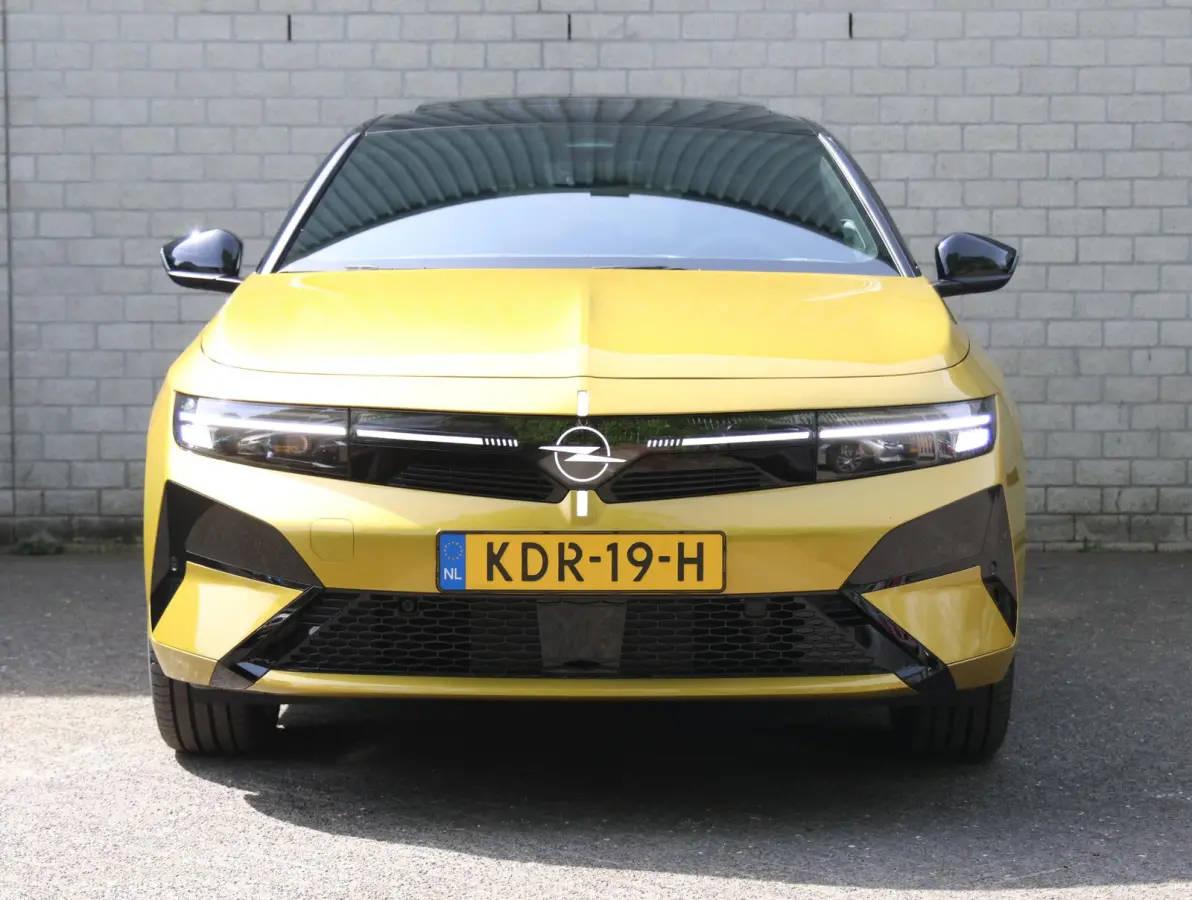 58 kWh Ultimate | Panoramisch schuif-kanteldak | Stoelen met verwarming en elektrische stoelverstelling | Camera