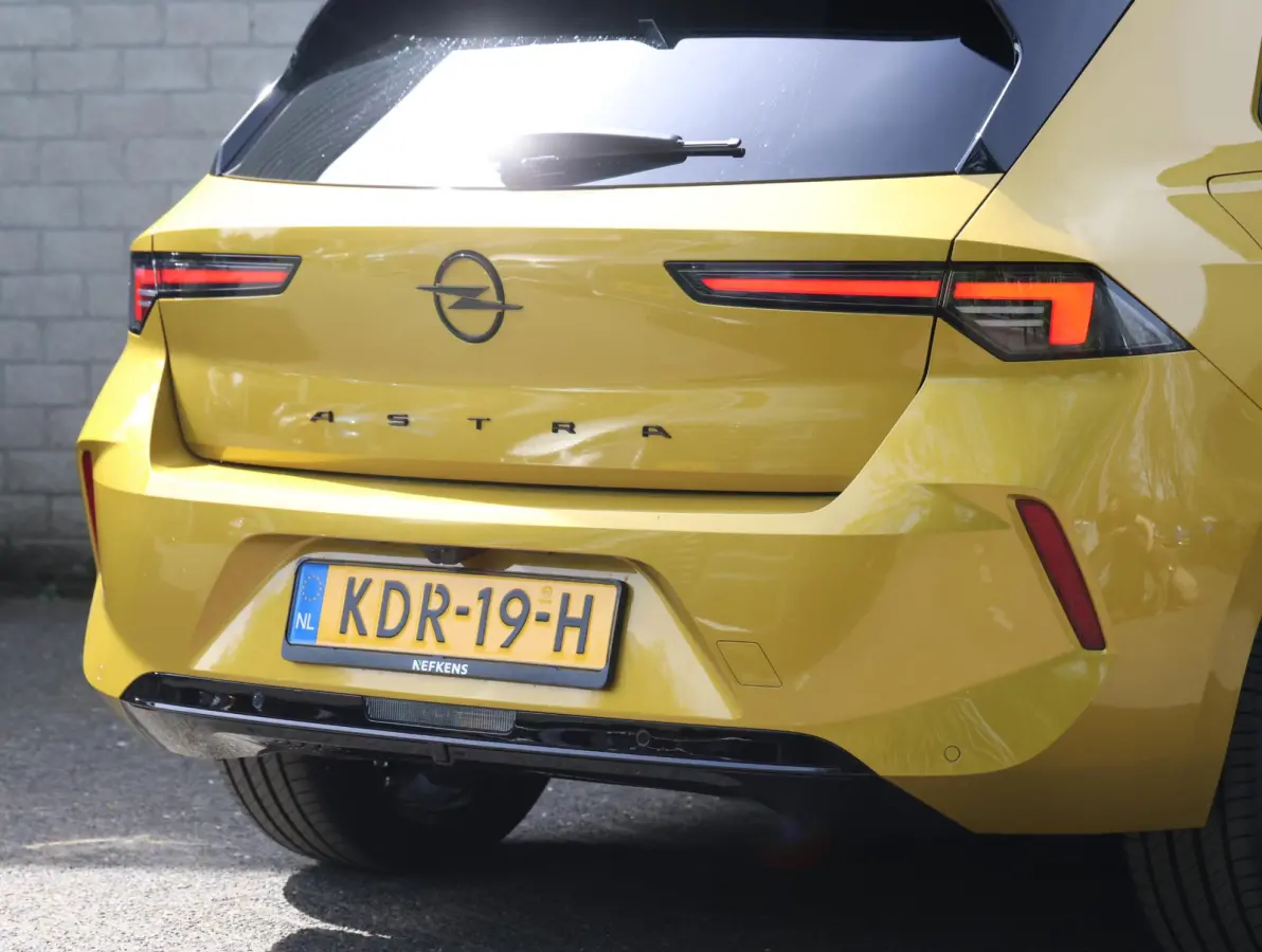 58 kWh Ultimate | Panoramisch schuif-kanteldak | Stoelen met verwarming en elektrische stoelverstelling | Camera
