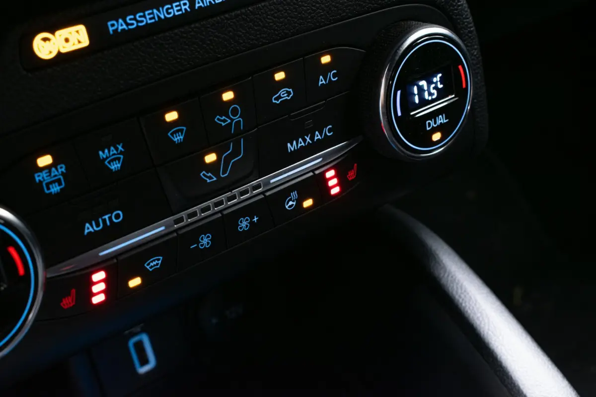 1.0 EcoBoost Hybrid ST Line X Business ACC|Camera|B&O|Elektrische achterklep|Stoel- en stuurverwarming|LED-verlichting|Parkeersensoren voor en achter|Privacy Glass|Draadloos opladen|KeyFree|