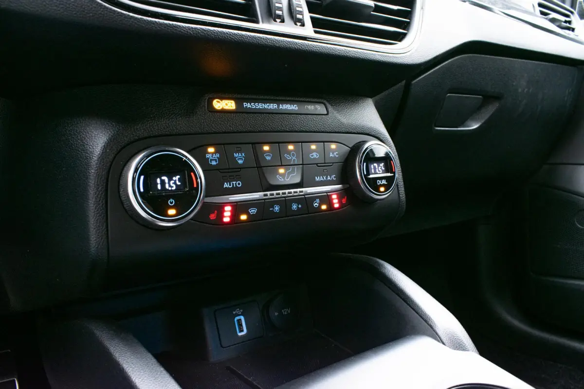 1.0 EcoBoost Hybrid ST Line X Business ACC|Camera|B&O|Elektrische achterklep|Stoel- en stuurverwarming|LED-verlichting|Parkeersensoren voor en achter|Privacy Glass|Draadloos opladen|KeyFree|