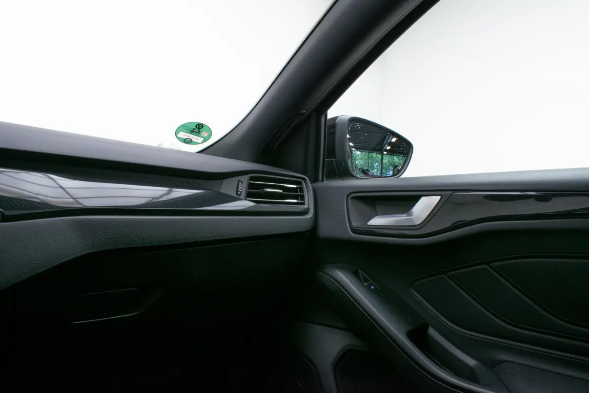 1.0 EcoBoost Hybrid ST Line X Business ACC|Camera|B&O|Elektrische achterklep|Stoel- en stuurverwarming|LED-verlichting|Parkeersensoren voor en achter|Privacy Glass|Draadloos opladen|KeyFree|