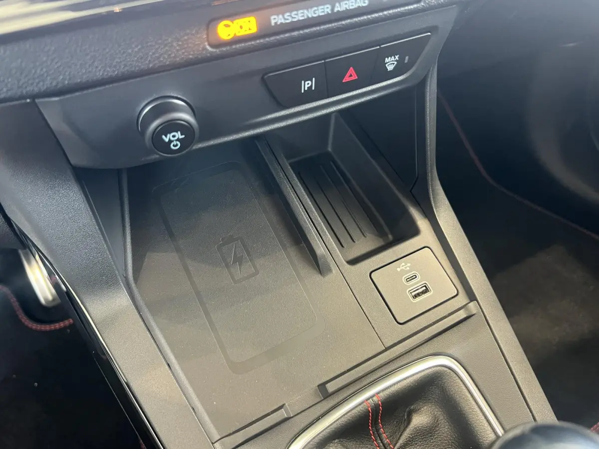 1.0 EcoBoost ST-Line | Stoel/stuur voorruitverwarming | Elek. kofferklep | Keyless entry | Draadloos opladen