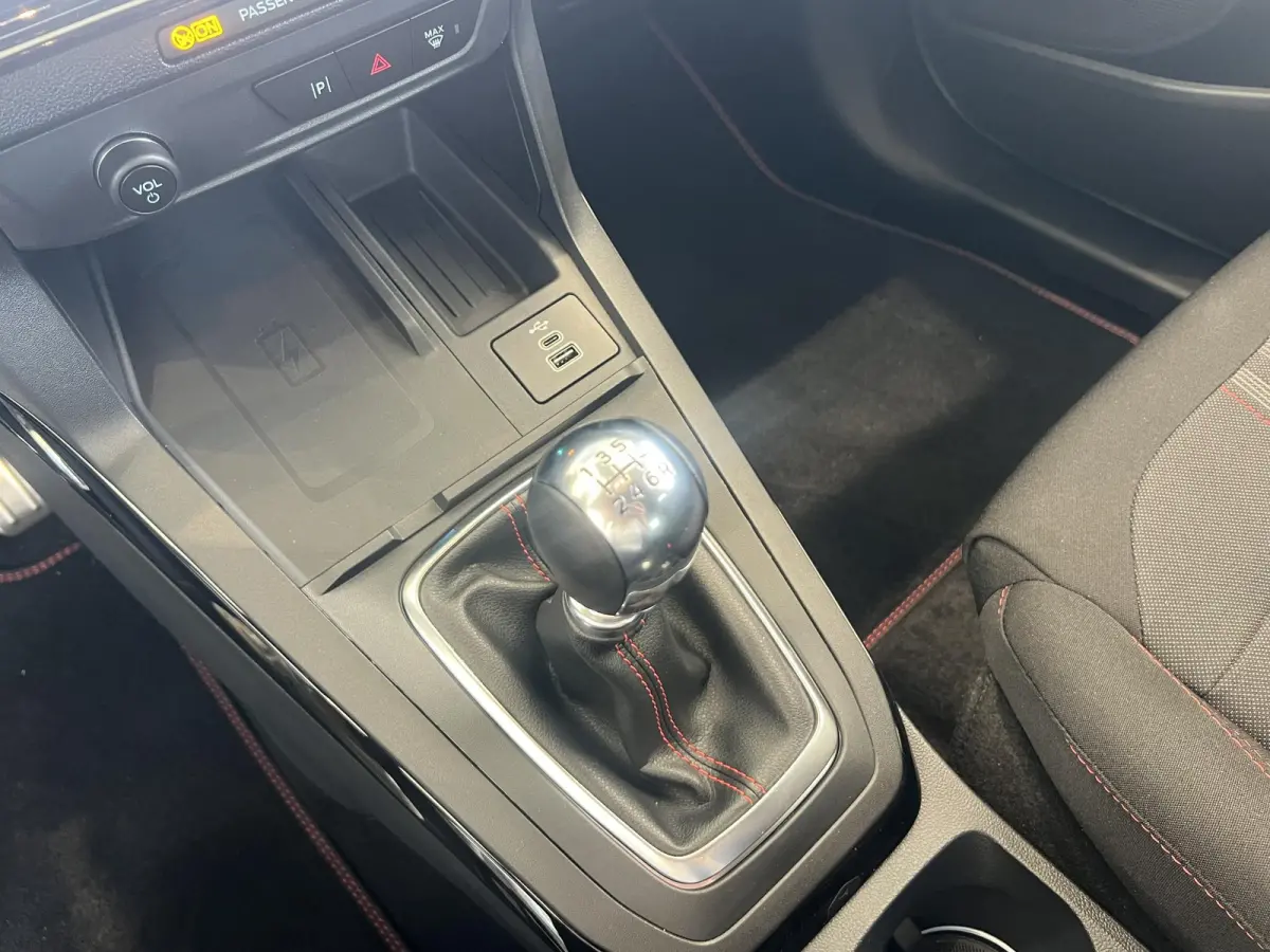 1.0 EcoBoost ST-Line | Stoel/stuur voorruitverwarming | Elek. kofferklep | Keyless entry | Draadloos opladen