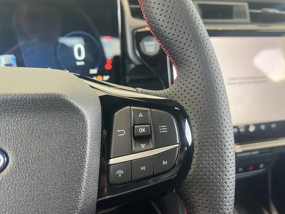 1.0 EcoBoost ST-Line | Stoel/stuur voorruitverwarming | Elek. kofferklep | Keyless entry | Draadloos opladen