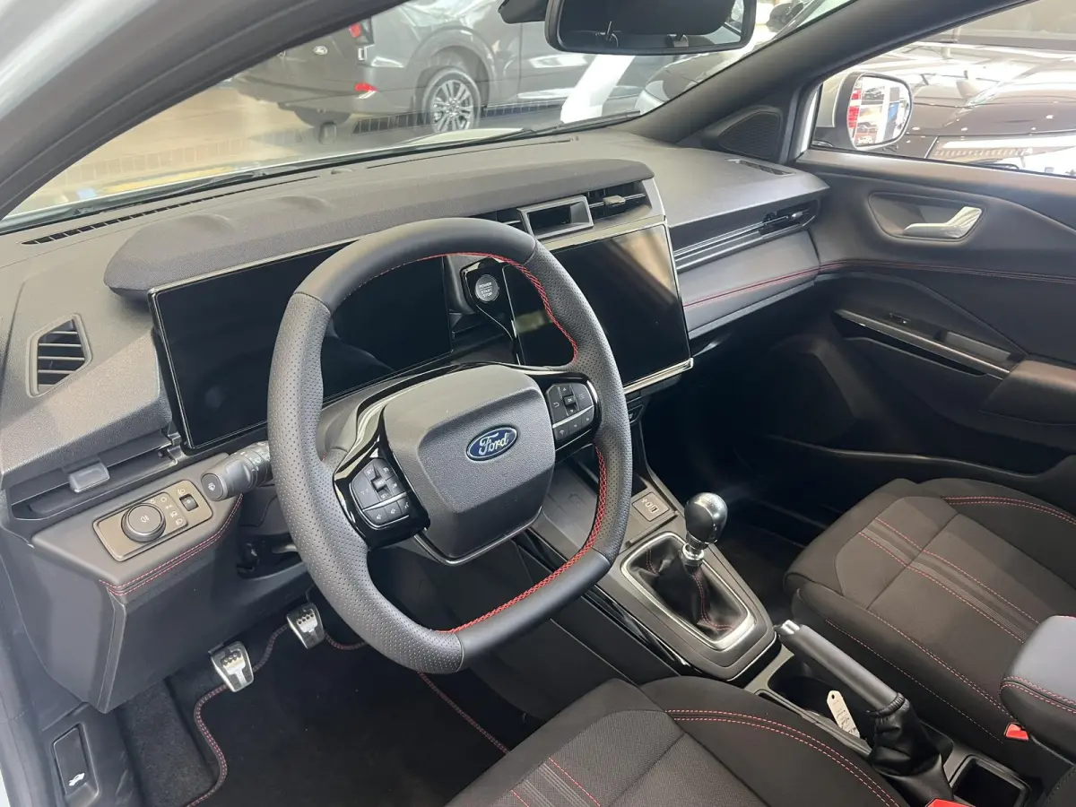 1.0 EcoBoost ST-Line | Stoel/stuur voorruitverwarming | Elek. kofferklep | Keyless entry | Draadloos opladen