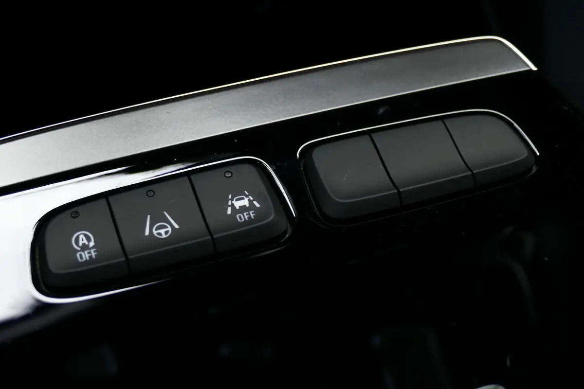 1.2 TURBO 130PK ULTIMATE AUTOMAAT ALCANTARA / STOEL-STUURVERWARMING / MASSAGESTOEL / CAMERA / KEYLESS/ FULL-LED / 18"LMV / NAVI / CLIMA / PDC / BLUETOOTH / CRUISECONTROL / 1E EIGENAAR / SCHI