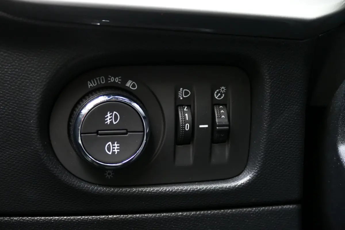 1.2 TURBO 130PK ULTIMATE AUTOMAAT ALCANTARA / STOEL-STUURVERWARMING / MASSAGESTOEL / CAMERA / KEYLESS/ FULL-LED / 18"LMV / NAVI / CLIMA / PDC / BLUETOOTH / CRUISECONTROL / 1E EIGENAAR / SCHI