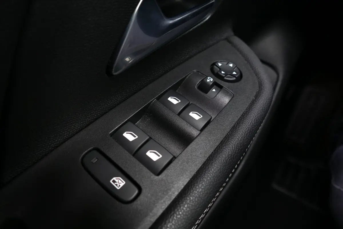 1.2 TURBO 130PK ULTIMATE AUTOMAAT ALCANTARA / STOEL-STUURVERWARMING / MASSAGESTOEL / CAMERA / KEYLESS/ FULL-LED / 18"LMV / NAVI / CLIMA / PDC / BLUETOOTH / CRUISECONTROL / 1E EIGENAAR / SCHI