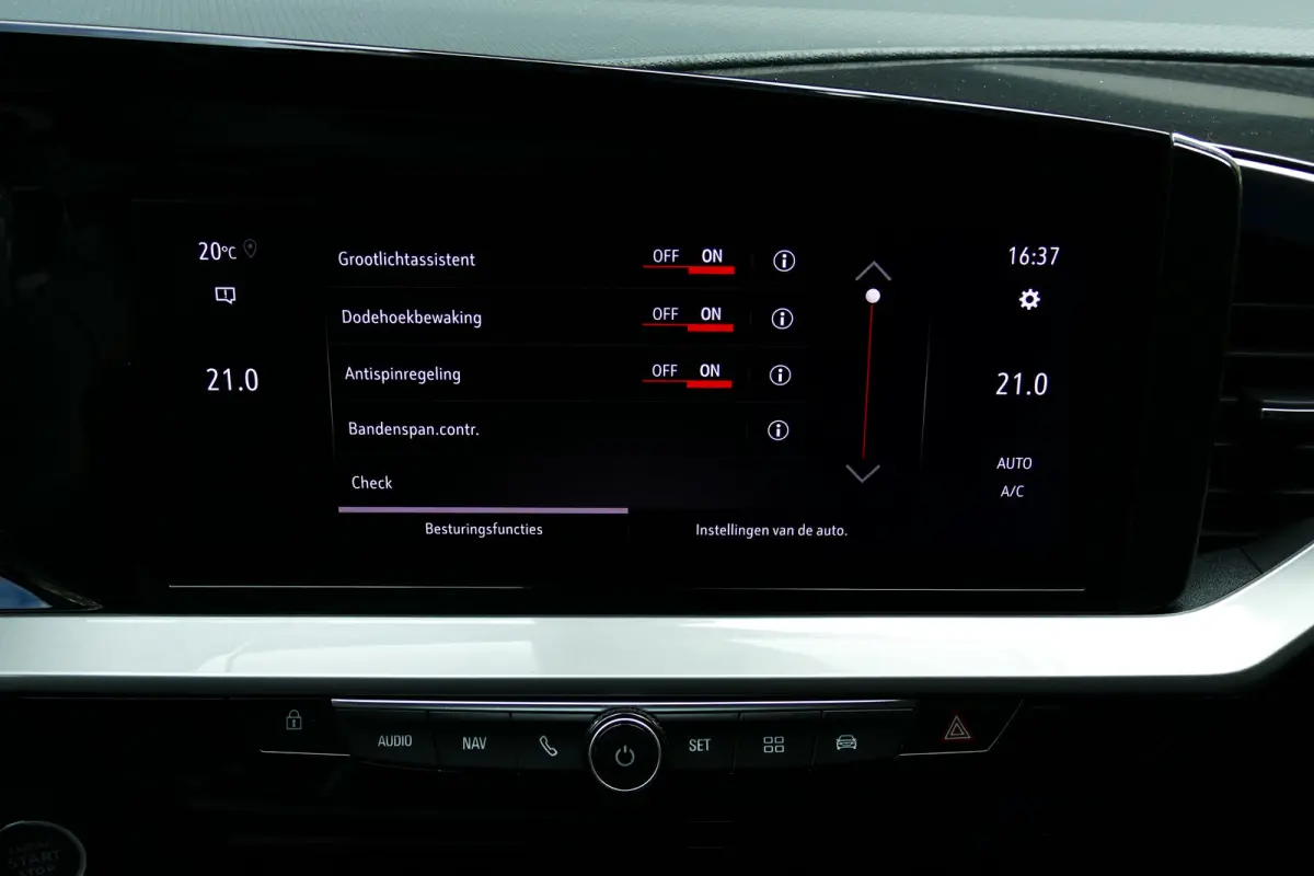 1.2 TURBO 130PK ULTIMATE AUTOMAAT ALCANTARA / STOEL-STUURVERWARMING / MASSAGESTOEL / CAMERA / KEYLESS/ FULL-LED / 18"LMV / NAVI / CLIMA / PDC / BLUETOOTH / CRUISECONTROL / 1E EIGENAAR / SCHI
