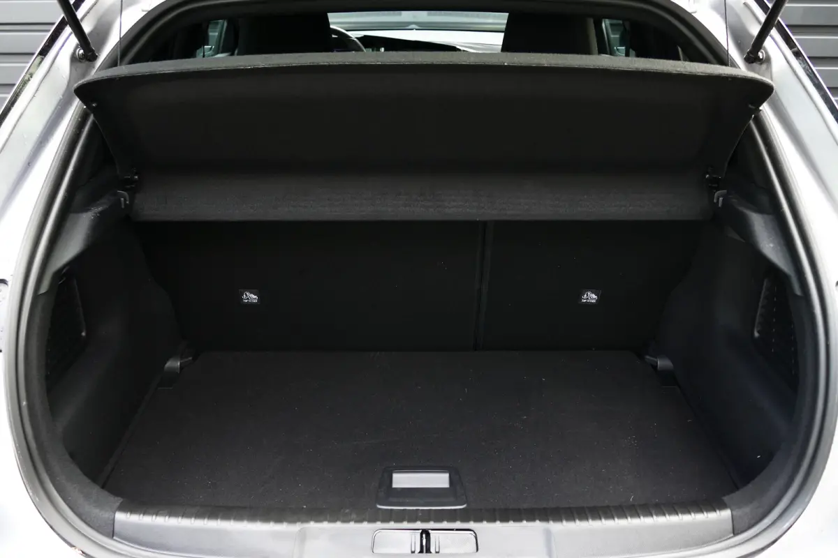 1.2 TURBO 130PK ULTIMATE AUTOMAAT ALCANTARA / STOEL-STUURVERWARMING / MASSAGESTOEL / CAMERA / KEYLESS/ FULL-LED / 18"LMV / NAVI / CLIMA / PDC / BLUETOOTH / CRUISECONTROL / 1E EIGENAAR / SCHI