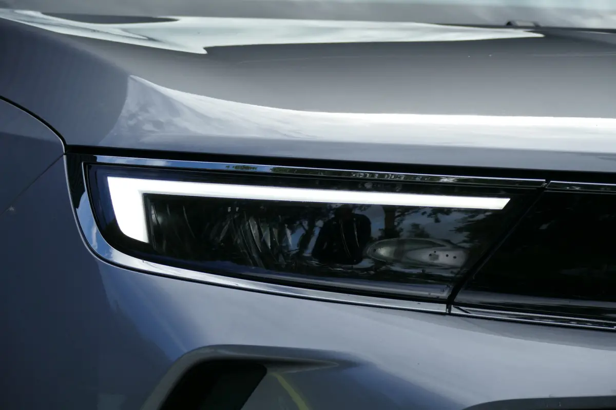 1.2 TURBO 130PK ULTIMATE AUTOMAAT ALCANTARA / STOEL-STUURVERWARMING / MASSAGESTOEL / CAMERA / KEYLESS/ FULL-LED / 18"LMV / NAVI / CLIMA / PDC / BLUETOOTH / CRUISECONTROL / 1E EIGENAAR / SCHI