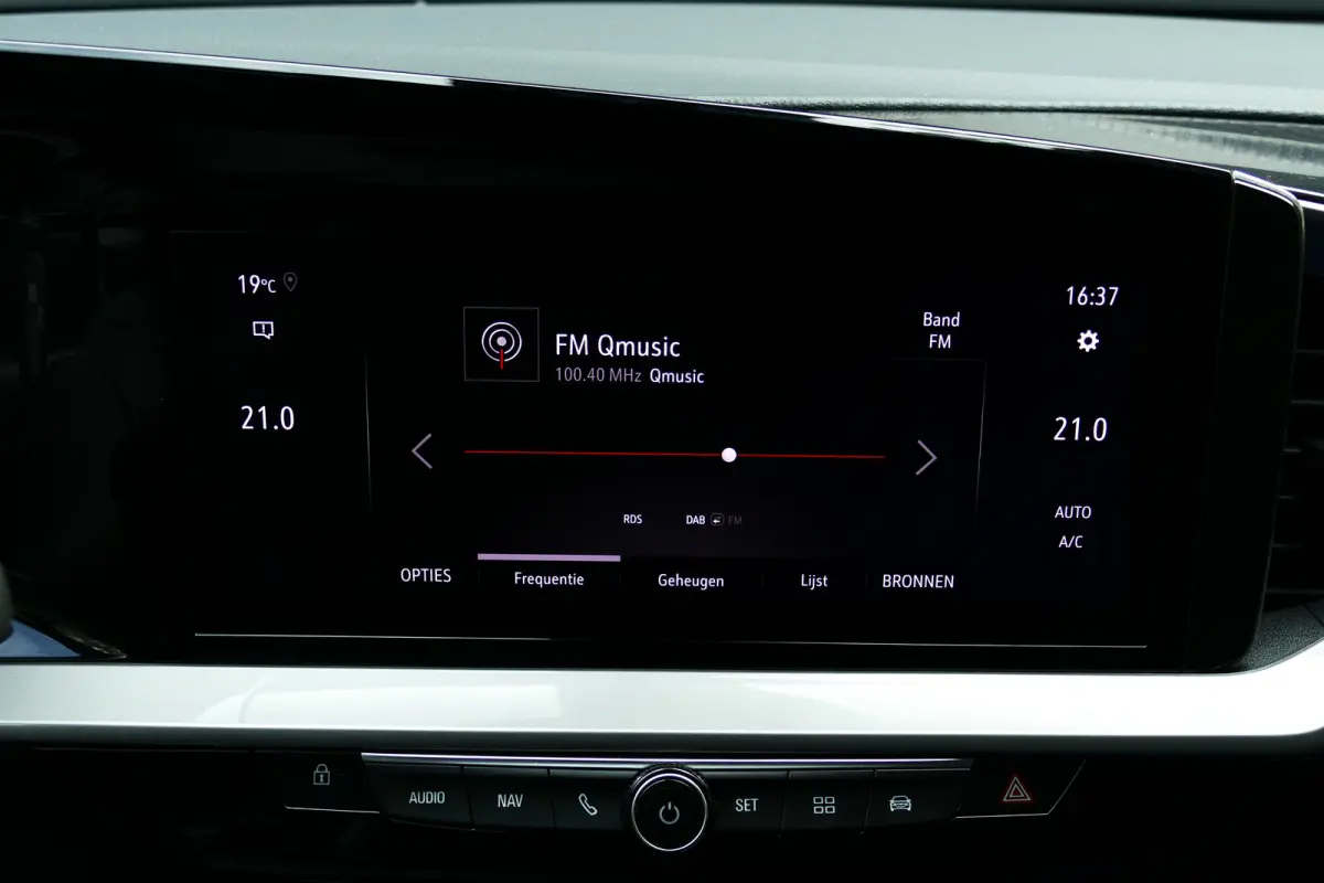 1.2 TURBO 130PK ULTIMATE AUTOMAAT ALCANTARA / STOEL-STUURVERWARMING / MASSAGESTOEL / CAMERA / KEYLESS/ FULL-LED / 18"LMV / NAVI / CLIMA / PDC / BLUETOOTH / CRUISECONTROL / 1E EIGENAAR / SCHI