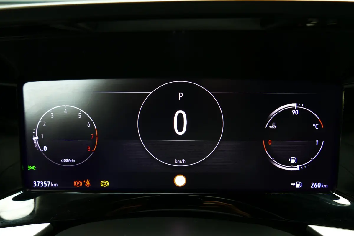 1.2 TURBO 130PK ULTIMATE AUTOMAAT ALCANTARA / STOEL-STUURVERWARMING / MASSAGESTOEL / CAMERA / KEYLESS/ FULL-LED / 18"LMV / NAVI / CLIMA / PDC / BLUETOOTH / CRUISECONTROL / 1E EIGENAAR / SCHI