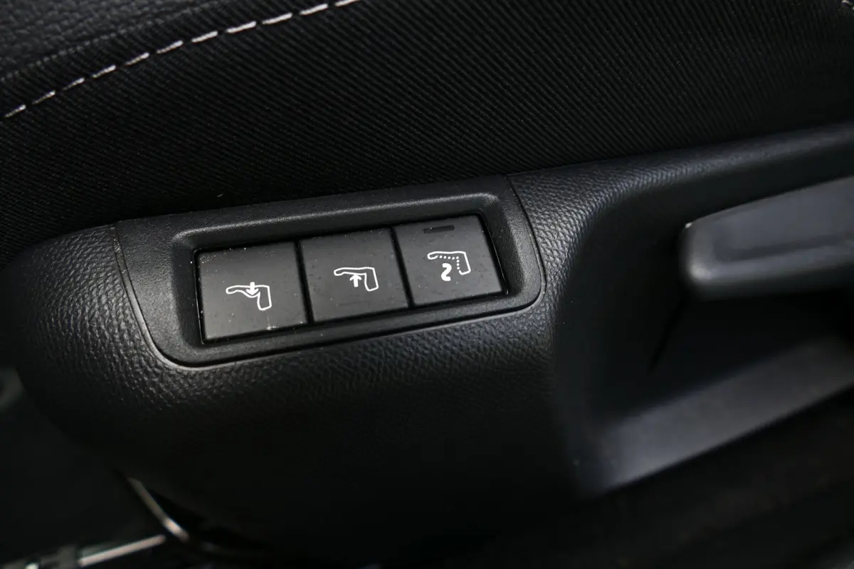 1.2 TURBO 130PK ULTIMATE AUTOMAAT ALCANTARA / STOEL-STUURVERWARMING / MASSAGESTOEL / CAMERA / KEYLESS/ FULL-LED / 18"LMV / NAVI / CLIMA / PDC / BLUETOOTH / CRUISECONTROL / 1E EIGENAAR / SCHI