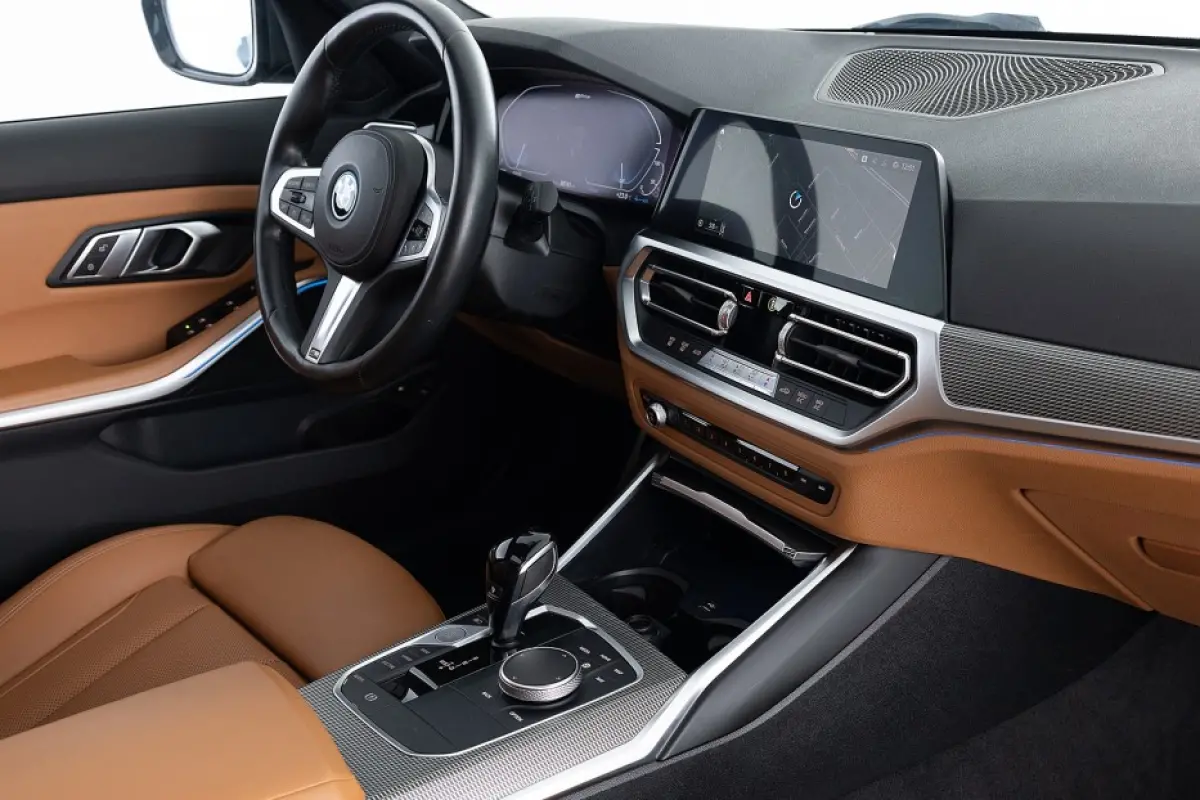 320 e M-Sport | PANORAMADAK | LEDER | Full LED | NAVI