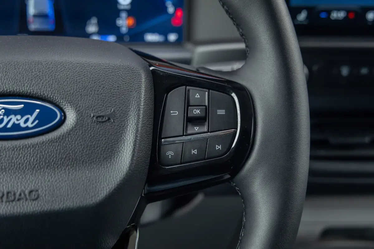 Cust. 320 L1H1 Trend 71 kWh | Achteruitrijcamera | Stoel- Stuurverwarming | Apple Carplay/Android Auto | Parkeersensoren | LED koplampen | Achteruitrijcamera | Airco (automatisch) | Apple Ca