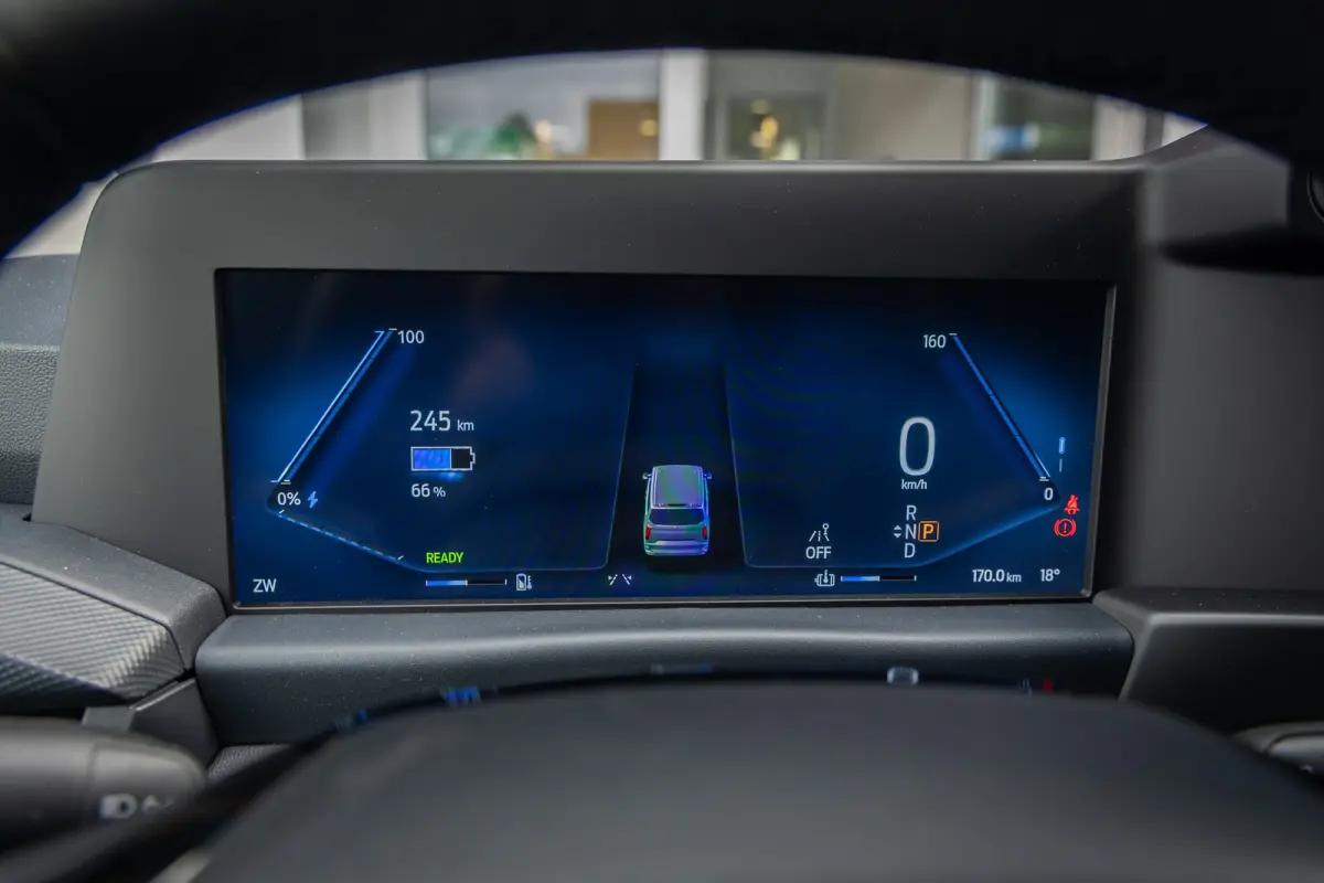 Cust. 320 L1H1 Trend 71 kWh | Achteruitrijcamera | Stoel- Stuurverwarming | Apple Carplay/Android Auto | Parkeersensoren | LED koplampen | Achteruitrijcamera | Airco (automatisch) | Apple Ca