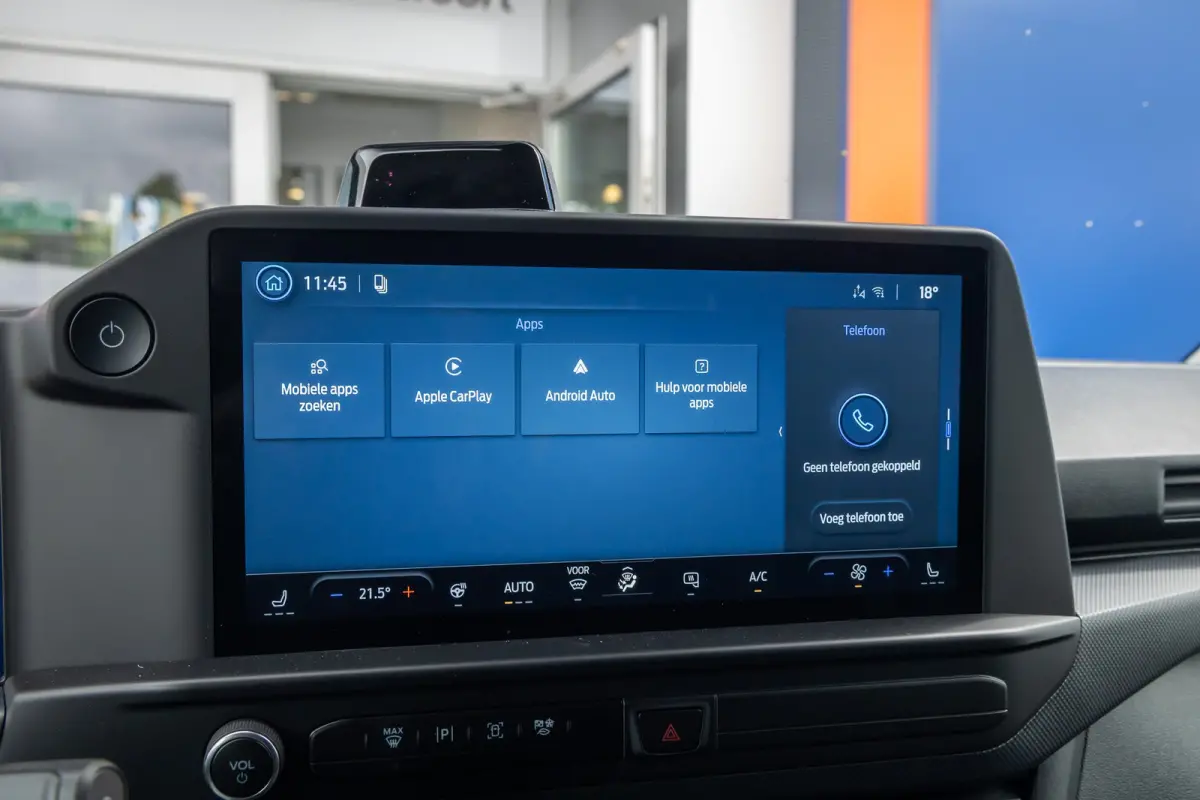 Cust. 320 L1H1 Trend 71 kWh | Achteruitrijcamera | Stoel- Stuurverwarming | Apple Carplay/Android Auto | Parkeersensoren | LED koplampen | Achteruitrijcamera | Airco (automatisch) | Apple Ca