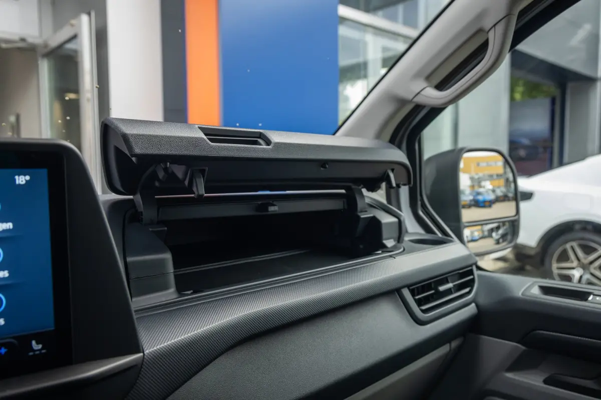 Cust. 320 L1H1 Trend 71 kWh | Achteruitrijcamera | Stoel- Stuurverwarming | Apple Carplay/Android Auto | Parkeersensoren | LED koplampen | Achteruitrijcamera | Airco (automatisch) | Apple Ca