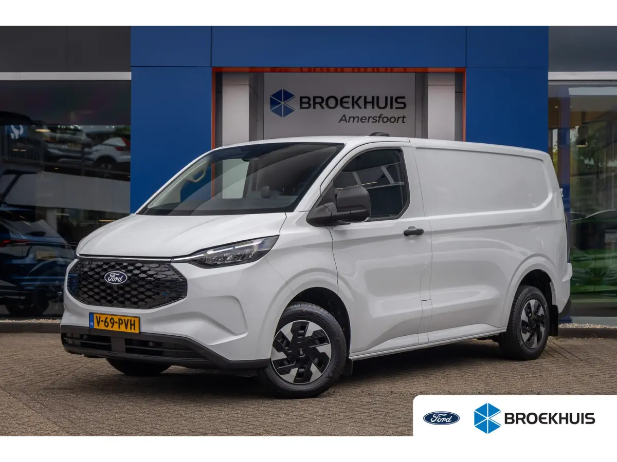 Cust. 320 L1H1 Trend 71 kWh | Achteruitrijcamera | Stoel- Stuurverwarming | Apple Carplay/Android Auto | Parkeersensoren | LED koplampen | Achteruitrijcamera | Airco (automatisch) | Apple Ca