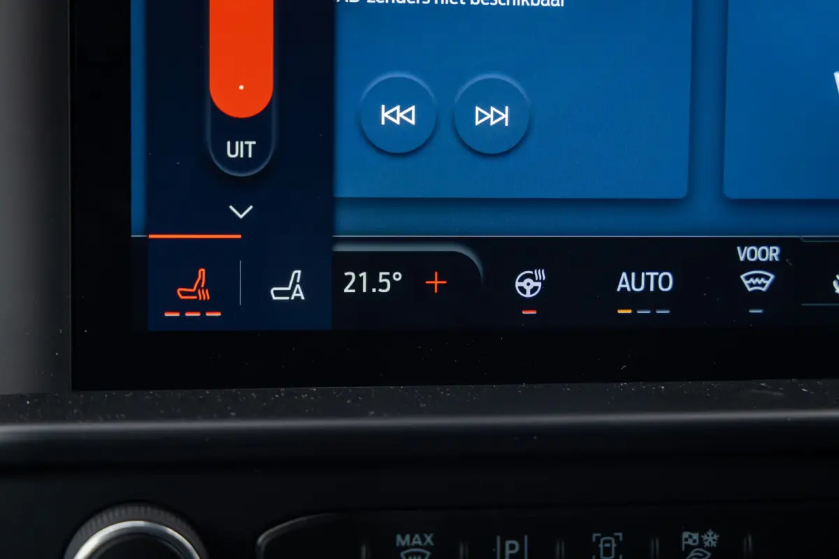 Cust. 320 L1H1 Trend 71 kWh | Achteruitrijcamera | Stoel- Stuurverwarming | Apple Carplay/Android Auto | Parkeersensoren | LED koplampen | Achteruitrijcamera | Airco (automatisch) | Apple Ca