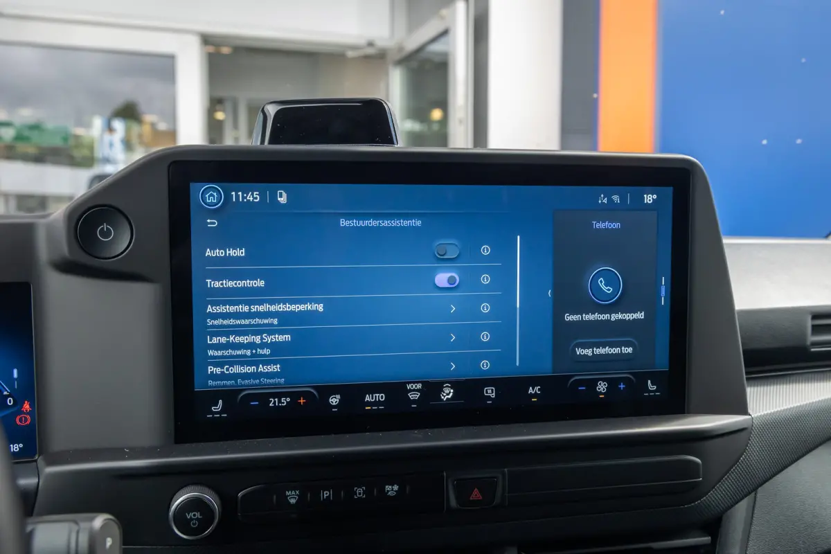 Cust. 320 L1H1 Trend 71 kWh | Achteruitrijcamera | Stoel- Stuurverwarming | Apple Carplay/Android Auto | Parkeersensoren | LED koplampen | Achteruitrijcamera | Airco (automatisch) | Apple Ca