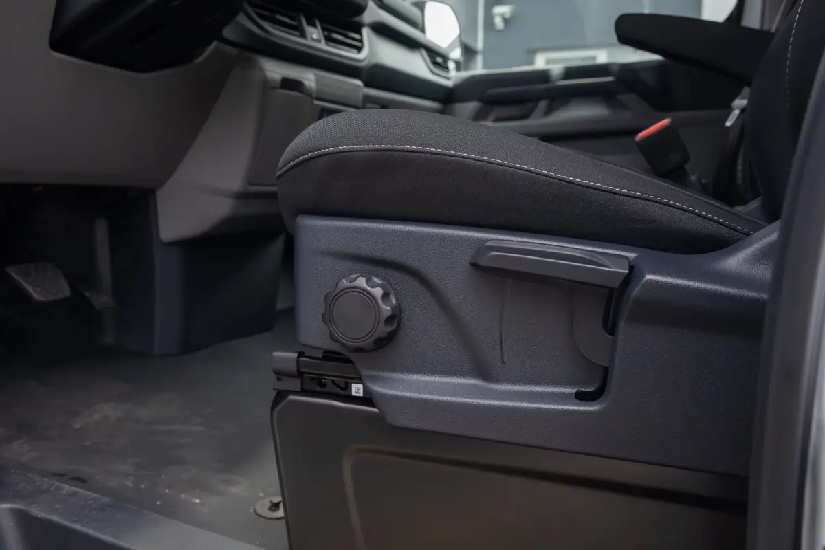 Cust. 320 L1H1 Trend 71 kWh | Achteruitrijcamera | Stoel- Stuurverwarming | Apple Carplay/Android Auto | Parkeersensoren | LED koplampen | Achteruitrijcamera | Airco (automatisch) | Apple Ca