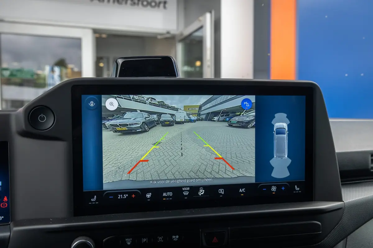 Cust. 320 L1H1 Trend 71 kWh | Achteruitrijcamera | Stoel- Stuurverwarming | Apple Carplay/Android Auto | Parkeersensoren | LED koplampen | Achteruitrijcamera | Airco (automatisch) | Apple Ca