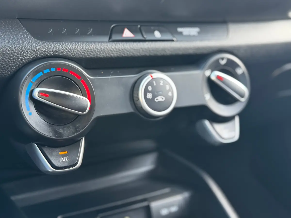 1.0 T-GDi MHEV DynamicLine 6-bak 112PK | Trekhaak | Luxe Stof | Glans Exterieur | Achteruitrijcamera + Sensor Achter | Airco | Adaptieve Cruise Control | Start/Stop | ESP | AEB | ASR | ABS |