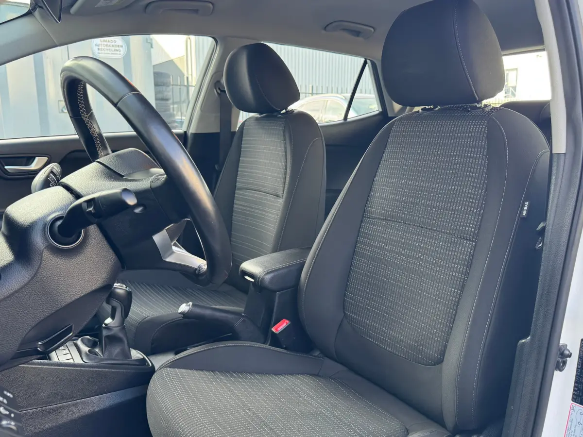 1.0 T-GDi MHEV DynamicLine 6-bak 112PK | Trekhaak | Luxe Stof | Glans Exterieur | Achteruitrijcamera + Sensor Achter | Airco | Adaptieve Cruise Control | Start/Stop | ESP | AEB | ASR | ABS |