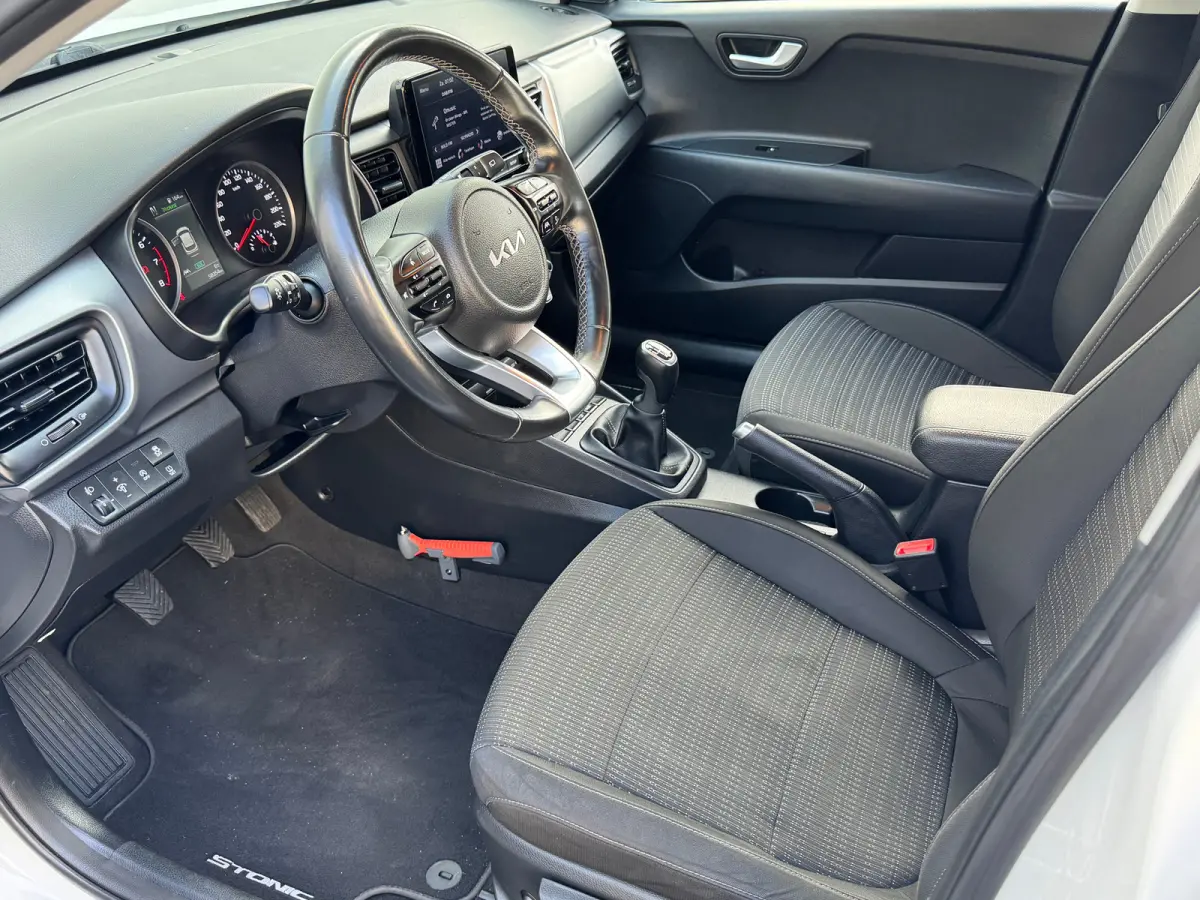 1.0 T-GDi MHEV DynamicLine 6-bak 112PK | Trekhaak | Luxe Stof | Glans Exterieur | Achteruitrijcamera + Sensor Achter | Airco | Adaptieve Cruise Control | Start/Stop | ESP | AEB | ASR | ABS |